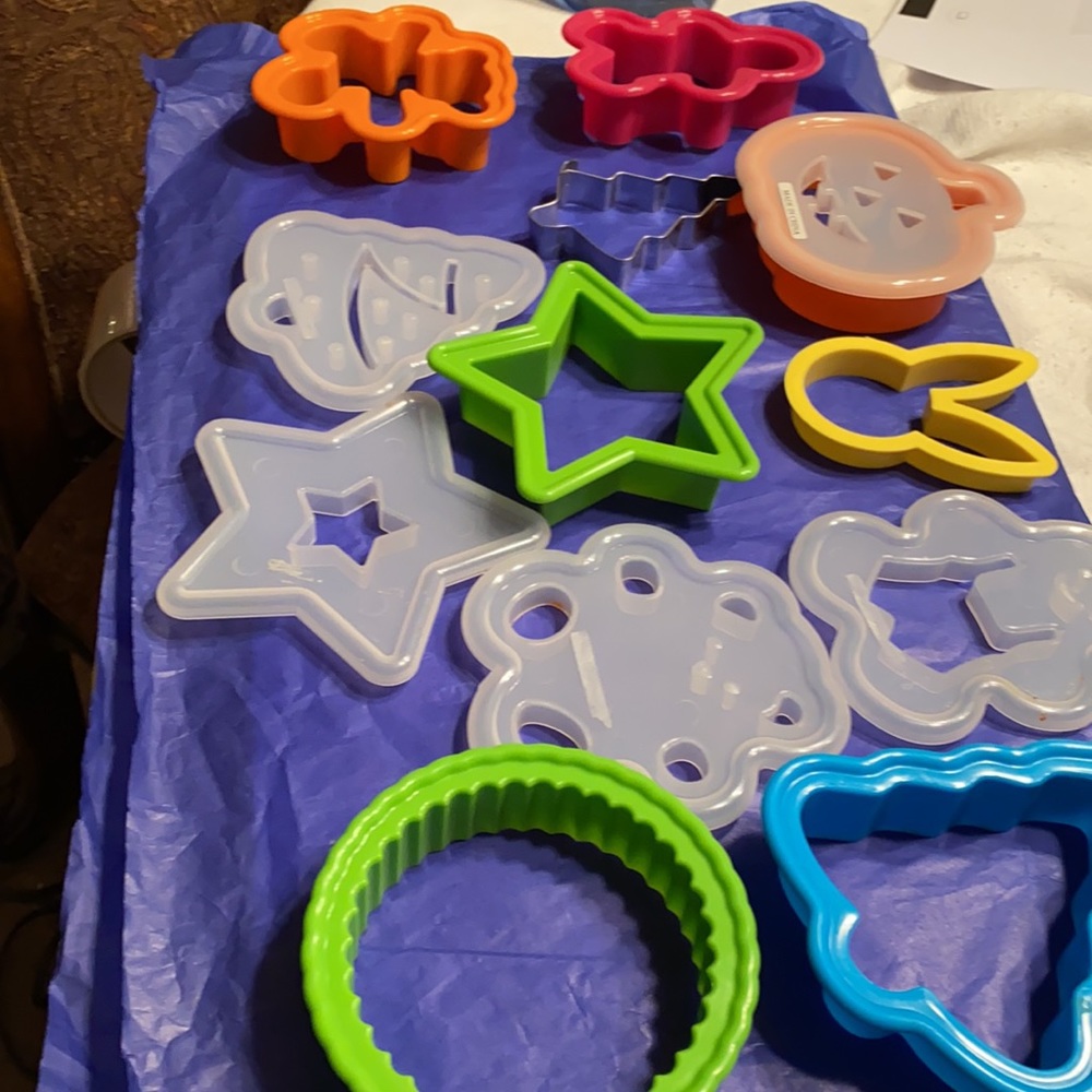 Cookie Cutters NEW Total of 12 - Picture 5 of 9